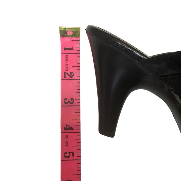 SOFFT SLIP ON BLACK SANDALS/ STRAPPY WITH GOLD HOOP DETAILS/ 4” HEEL/Size 6M - Picture 12 of 12